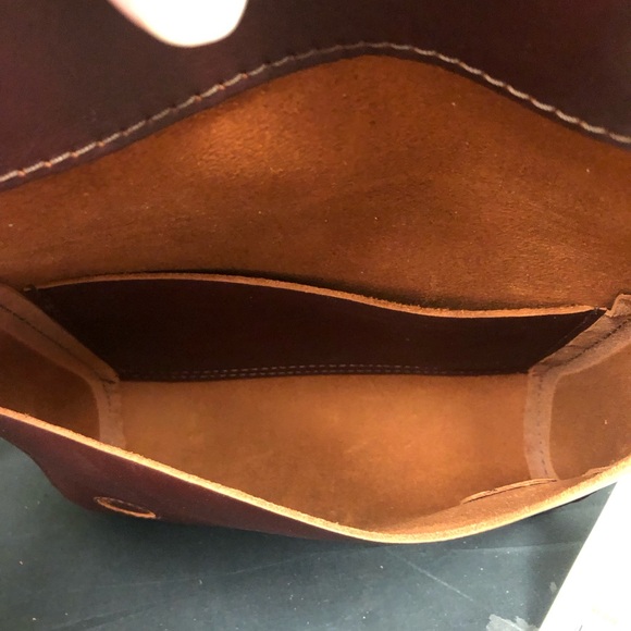 Portland Leather Goods Metro Crossbody Bag - Picture 8 of 12